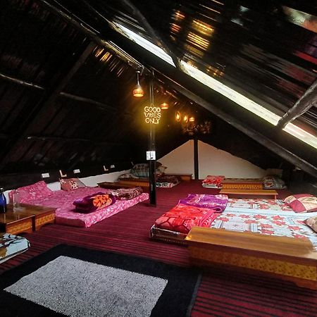 Stoner'S Delight Hostel กูลู ภายนอก รูปภาพ