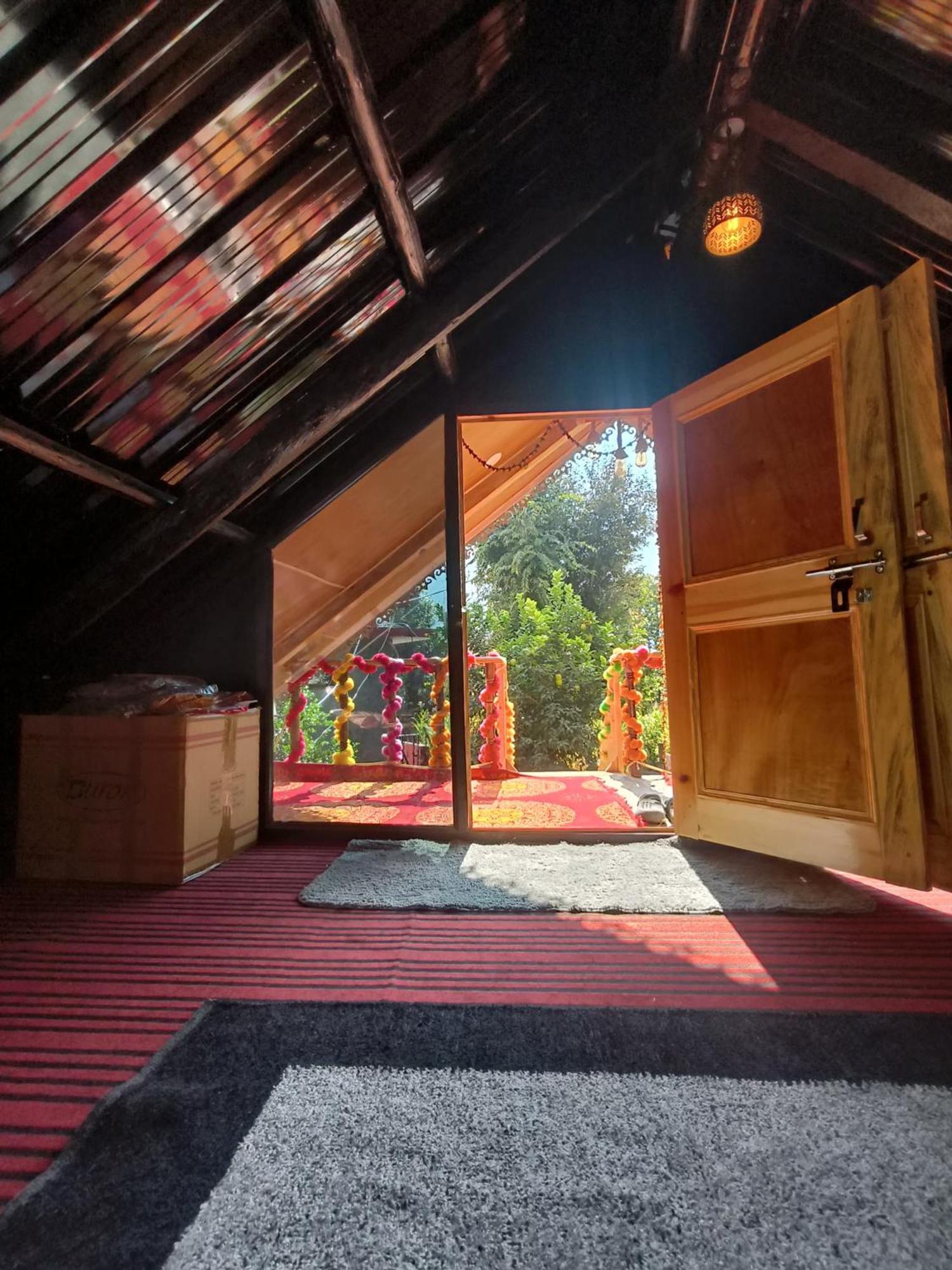 Stoner'S Delight Hostel กูลู ภายนอก รูปภาพ