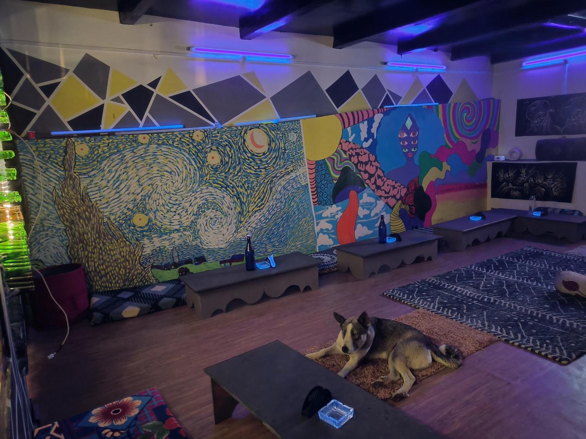 Stoner'S Delight Hostel กูลู ภายนอก รูปภาพ