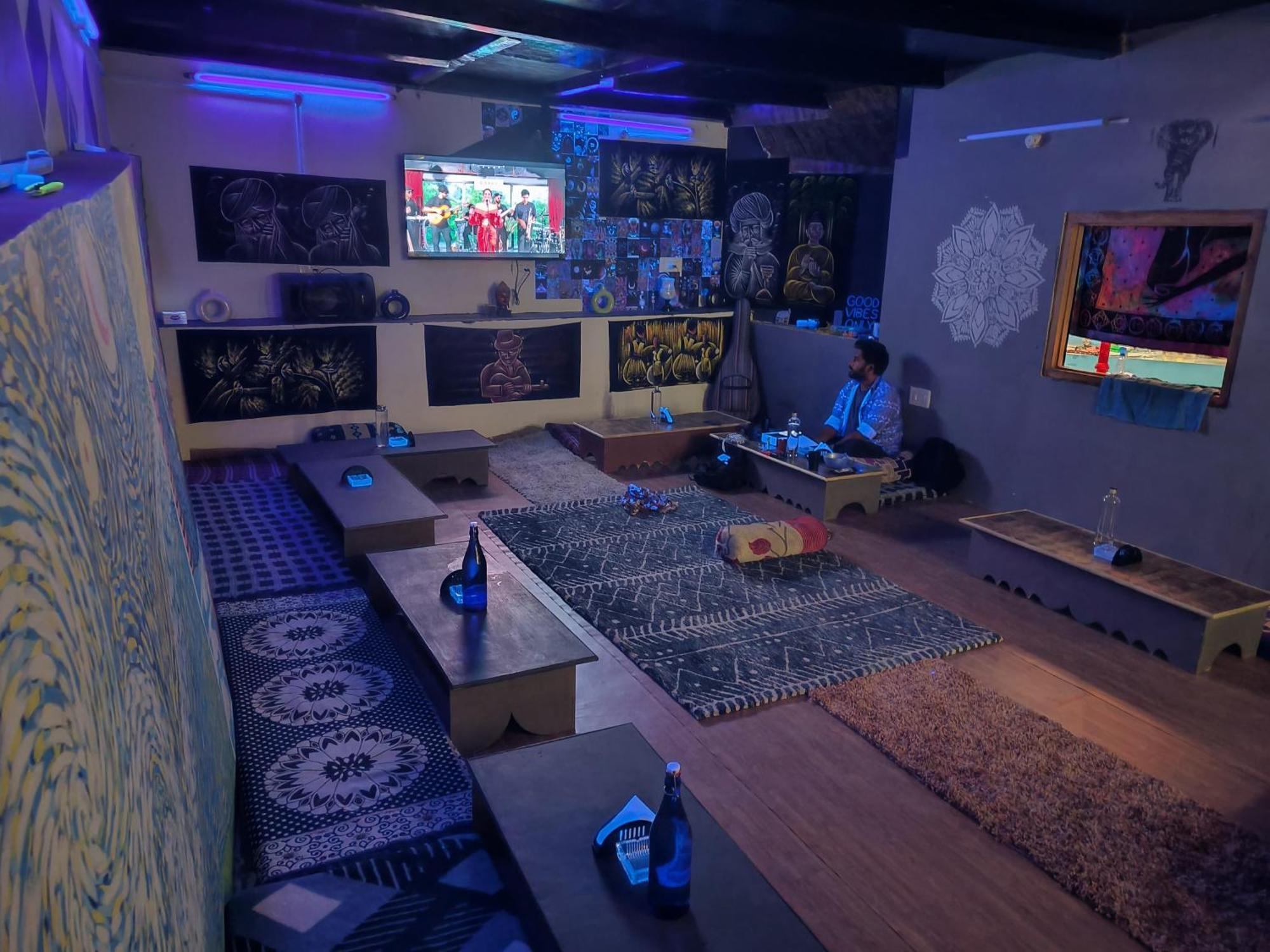 Stoner'S Delight Hostel กูลู ภายนอก รูปภาพ